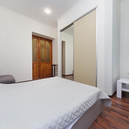 Apartment Zhukovskogo 17 Одеса Екстер'єр фото